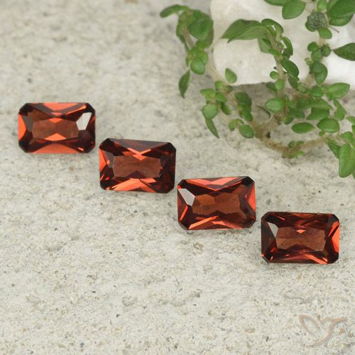 2.17ctw Naturel Rouge foncé Grenat pyrope, Taille émeraude, VVS-VS
