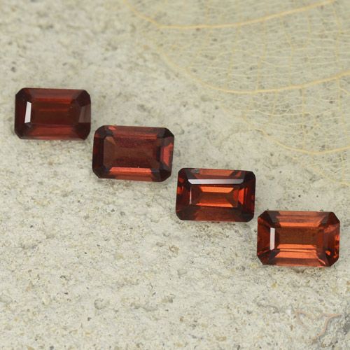 2.64ctw Naturel Rouge foncé Grenat pyrope, Taille émeraude, VS
