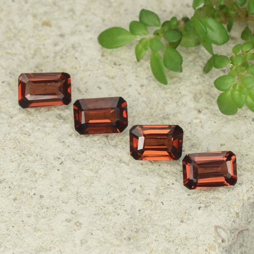 1.85ctw Naturel Rouge foncé Grenat pyrope, Taille émeraude, VS