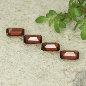 Shop natural 1.85ct Rouge foncé Grenat pyrope gems, Octogone / coupe Émeraude, from Mozambique at GemSelect. In stock, global shipping!