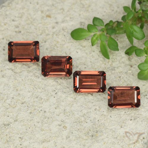 2.65ctw Naturel Rouge foncé Grenat pyrope, Taille émeraude, VS