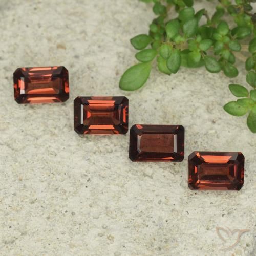 3.01ctw Naturel Rouge Sangria Grenat pyrope, Taille émeraude, VS