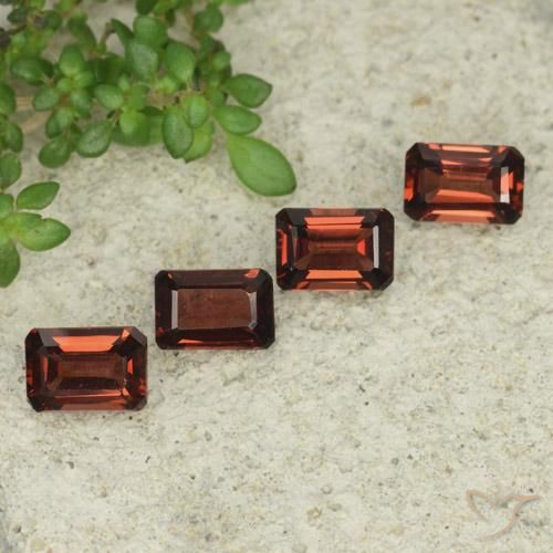 Shop natural 3.01ct Rouge Sangria Grenat pyrope gems, Octogone / coupe Émeraude, from Mozambique at GemSelect. In stock, global shipping!