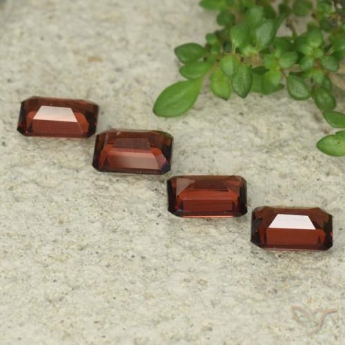 Shop natural 3.01ct Rouge Sangria Grenat pyrope gems, Octogone / coupe Émeraude, from Mozambique at GemSelect. In stock, global shipping!