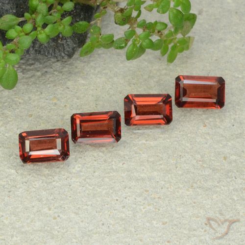 2.12ctw Naturel Rouge moyen Grenat pyrope, Taille émeraude, VS
