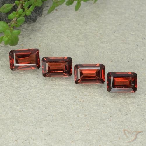 2.48ctw Naturel Rouge foncé Grenat pyrope, Taille émeraude, VS