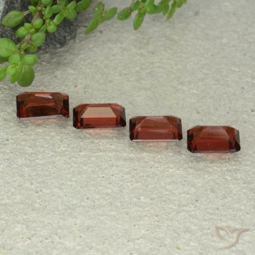 Shop natural 2.48ct Rouge foncé Grenat pyrope gems, Octogone / coupe Émeraude, from Mozambique at GemSelect. In stock, global shipping!