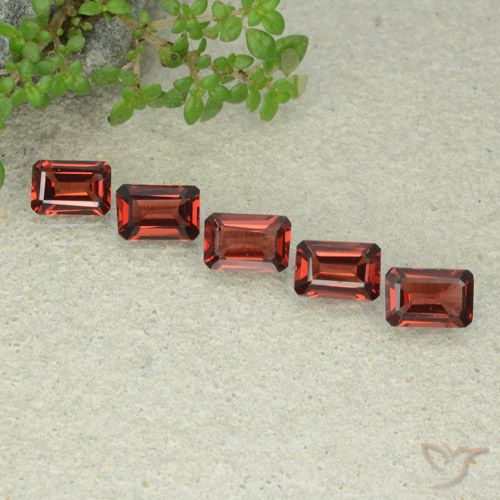 2.94ctw Naturel Rouge écarlate Grenat pyrope, Taille émeraude, VS