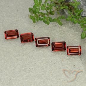 Shop natural 2.42ct Rouge écarlate Grenat pyrope gems, Octogone / coupe Émeraude, from Mozambique at GemSelect. In stock, global shipping!