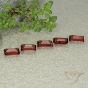 Shop natural 2.42ct Rouge écarlate Grenat pyrope gems, Octogone / coupe Émeraude, from Mozambique at GemSelect. In stock, global shipping!