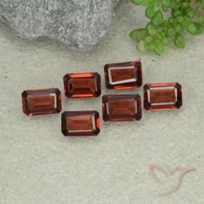 Shop natural 3.66ct Rouge écarlate profond Grenat pyrope gems, Octogone / coupe Émeraude, from Mozambique at GemSelect. In stock, global shipping!