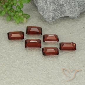 Shop natural 3.66ct Rouge écarlate profond Grenat pyrope gems, Octogone / coupe Émeraude, from Mozambique at GemSelect. In stock, global shipping!