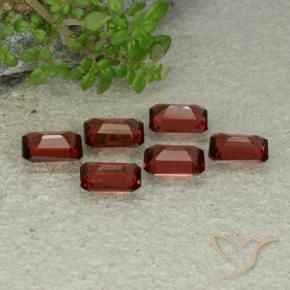 Shop natural 3.31ct Rouge foncé Grenat pyrope gems, Octogone / coupe Émeraude, from Mozambique at GemSelect. In stock, global shipping!
