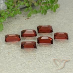 Shop natural 3.69ct Rouge foncé Grenat pyrope gems, Octogone / coupe Émeraude, from Mozambique at GemSelect. In stock, global shipping!