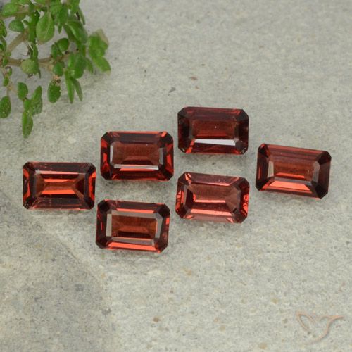 3.38ctw Naturel Rouge foncé Grenat pyrope, Taille émeraude, VS
