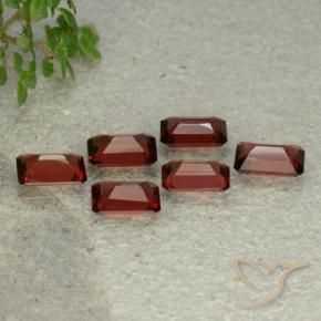 Shop natural 3.38ct Rouge foncé Grenat pyrope gems, Octogone / coupe Émeraude, from Mozambique at GemSelect. In stock, global shipping!