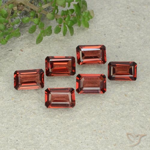 3.03ctw Naturel Rouge foncé Grenat pyrope, Taille émeraude, VS