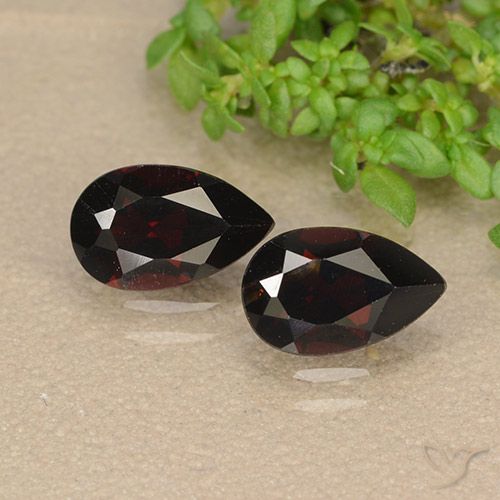 1.88ctw Naturel Rouge foncé Grenat pyrope, En forme de poire, VVS-VS