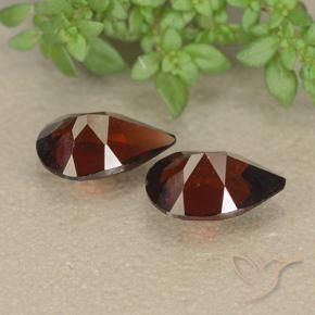 Shop natural 2.02ct Rouge foncé Grenat pyrope gems, En forme de poire, from Mozambique at GemSelect. In stock, global shipping!