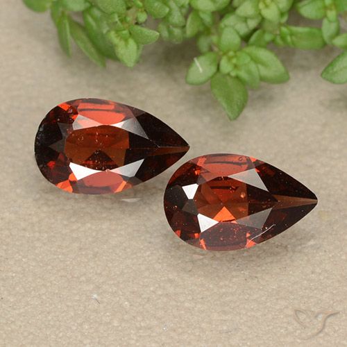1.69ctw Naturel Rouge groseille Grenat pyrope, En forme de poire, VVS-VS