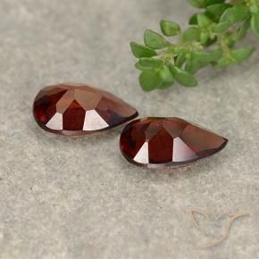 Shop natural 1.89ct Rouge foncé Grenat pyrope gems, En forme de poire, from Mozambique at GemSelect. In stock, global shipping!