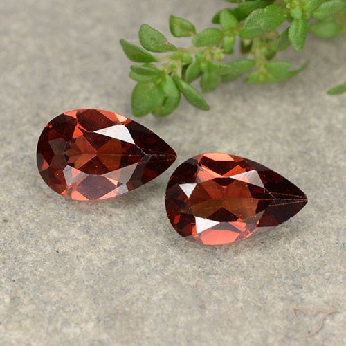 1.75ctw Naturel Rouge foncé Grenat pyrope, En forme de poire, VVS-VS