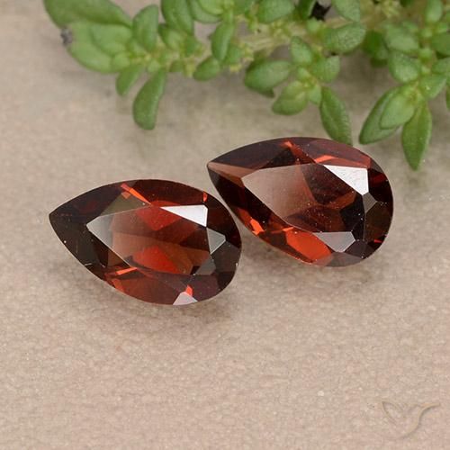 Shop natural 1.83ct Rouge foncé Grenat pyrope gems, En forme de poire, from Mozambique at GemSelect. In stock, global shipping!