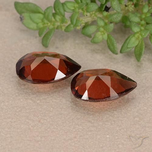 Shop natural 1.83ct Rouge foncé Grenat pyrope gems, En forme de poire, from Mozambique at GemSelect. In stock, global shipping!
