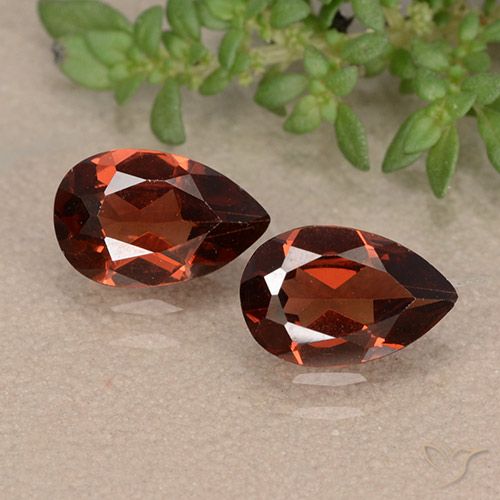 1.79ctw Naturel Rouge Sangria Grenat pyrope, En forme de poire, VVS-VS