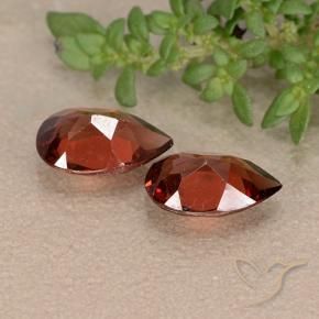 Shop natural 1.79ct Rouge Sangria Grenat pyrope gems, En forme de poire, from Mozambique at GemSelect. In stock, global shipping!