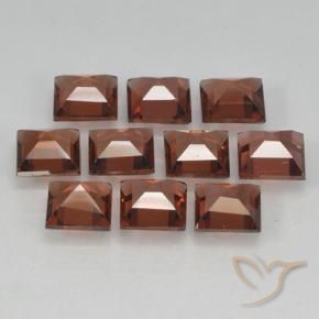 Shop natural 3.84ct Rouge moyen Grenat pyrope gems, Carré, from Mozambique at GemSelect. In stock, global shipping!