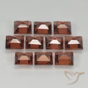 Shop natural 4.07ct Rouge vif Grenat pyrope gems, Carré, from Mozambique at GemSelect. In stock, global shipping!