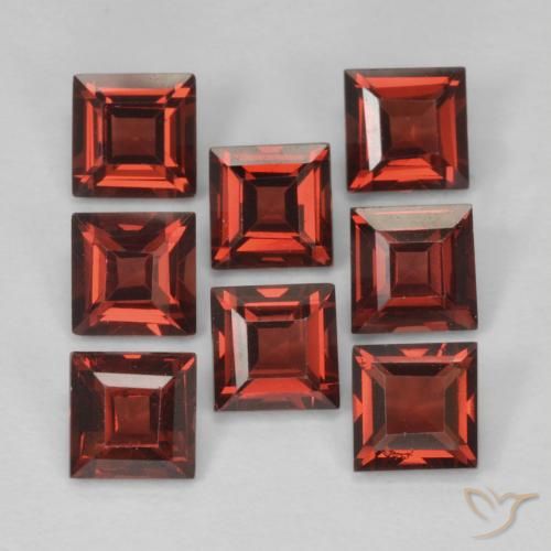 Shop natural 3.47ct Rouge écarlate profond Grenat pyrope gems, Carré, from Mozambique at GemSelect. In stock, global shipping!