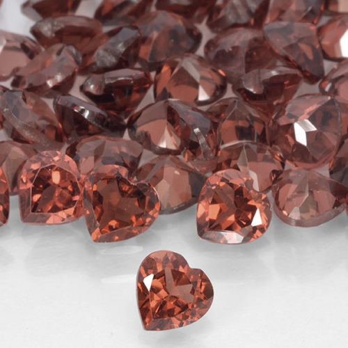 Grenat pyrope Rouge foncé naturelle Cœur, 0.31 ct, VS