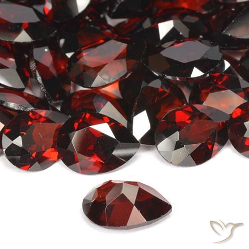 Grenat pyrope Rouge foncé naturelle En forme de poire, 0.84 ct, VVS-VS