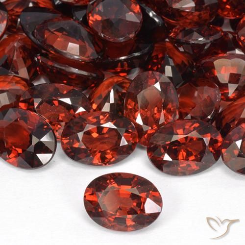 Grenat pyrope Rouge écarlate naturelle ovale, 1.00 ct, VVS-VS