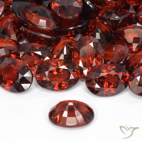 Grenat pyrope Rouge écarlate naturelle ovale, 1.00 ct, VVS-VS