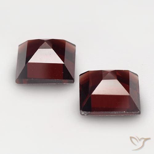 Shop natural 4.37ct Rouge foncé Grenat pyrope gems, Carré, from Mozambique at GemSelect. In stock, global shipping!