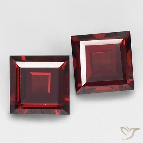 Shop natural 4.10ct Rouge foncé Grenat pyrope gems, Carré, from Mozambique at GemSelect. In stock, global shipping!