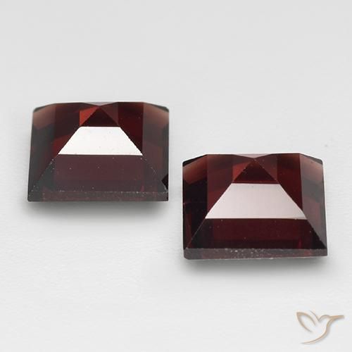 Shop natural 4.10ct Rouge foncé Grenat pyrope gems, Carré, from Mozambique at GemSelect. In stock, global shipping!