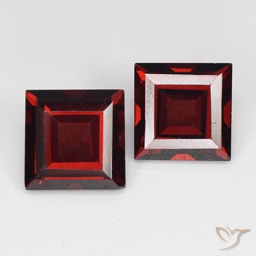 Shop natural 4.27ct Rouge foncé Grenat pyrope gems, Carré, from Mozambique at GemSelect. In stock, global shipping!