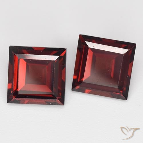 Shop natural 4.24ct Rouge foncé Grenat pyrope gems, Carré, from Mozambique at GemSelect. In stock, global shipping!