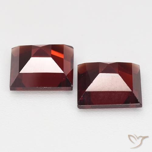 Shop natural 4.24ct Rouge foncé Grenat pyrope gems, Carré, from Mozambique at GemSelect. In stock, global shipping!