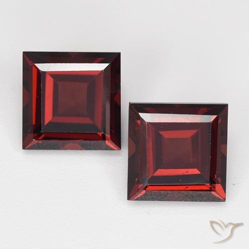 4.29ctw Naturel Rouge sang profond Grenat pyrope, Carré, VVS-VS