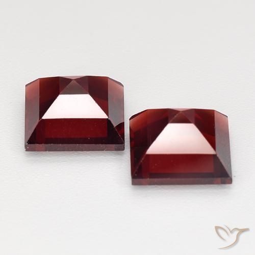 Shop natural 4.29ct Rouge sang profond Grenat pyrope gems, Carré, from Mozambique at GemSelect. In stock, global shipping!