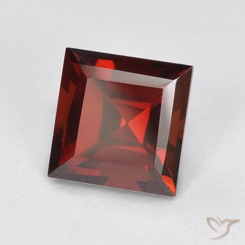 Grenat pyrope Rouge foncé naturelle Carré, 2.29 ct, VVS-VS