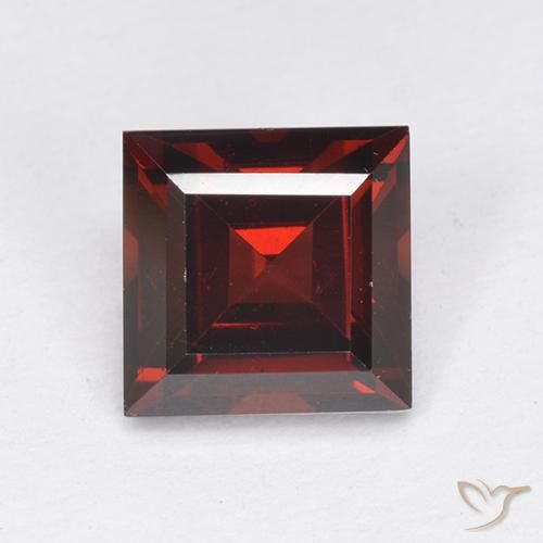 Grenat pyrope Rouge sang profond naturelle Carré, 2.29 ct, VVS-VS