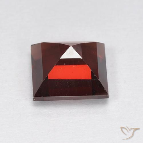 Grenat pyrope Rouge sang profond naturelle Carré, 2.29 ct, VVS-VS