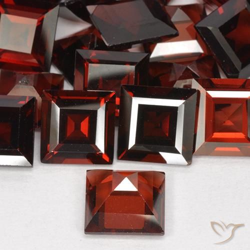Grenat pyrope Rouge merlot naturelle Carré, 2.91 ct, VVS-VS