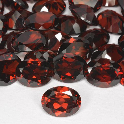 Grenat pyrope Rouge foncé naturelle ovale, 2.18 ct, VVS-VS